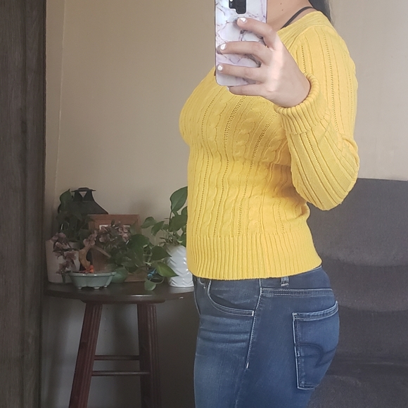 Women's Fitted Cable Knit Sweater - Picture 3 of 6